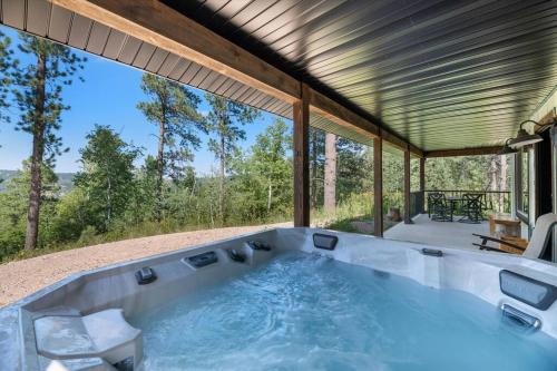 Deadwood House | Rustic Peaks Cabin with Hot tub