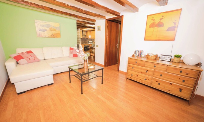 Sants-Montjuic Apartment | Rustic Poblesec 2bd Apartment