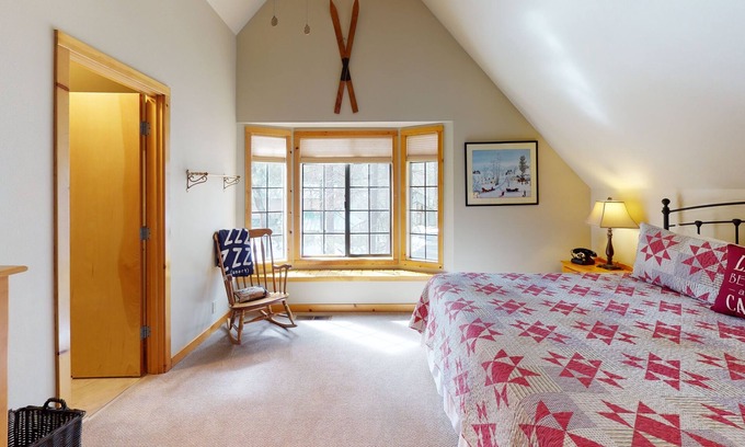 Sunriver Condo | Rustic Ranch Cabin with A/C, BBQ & Private Hot Tub