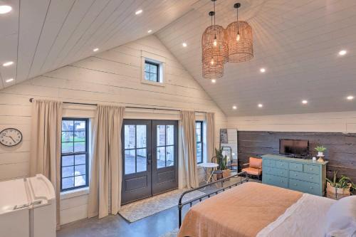 Rapid City Apartment | Rustic Rapid City Farmhouse with Mountain Views