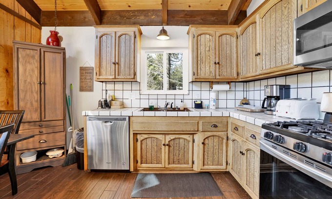 Fox Farm Cabin | Rustic Retreat #2419