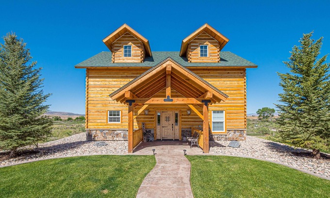 Mesa County House | Rustic Retreat: Handcrafted Serenity & Cozy Charm