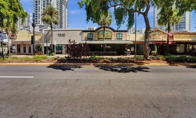 Poinciana Park Apartment | Rustic Retreats: Beachy 1BR for 4 guests in the heart of Fort Lauderdale