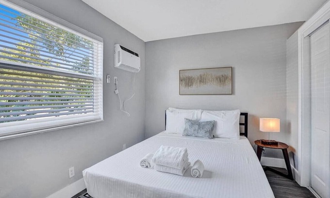Poinciana Park Apartment | Rustic Retreats: Beachy 1BR in the heart of Fort Lauderdale