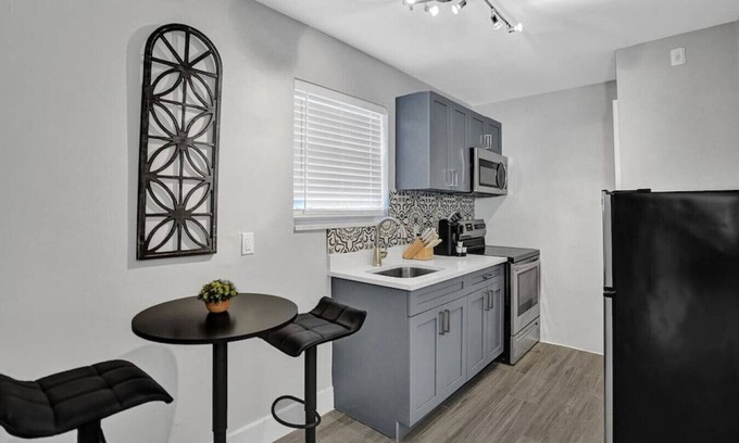 Poinciana Park Apartment | Rustic Retreats: Beachy 1BR in the heart of Fort Lauderdale