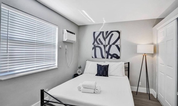 Poinciana Park Apartment | Rustic Retreats: Beachy 1BR in the heart of Fort Lauderdale