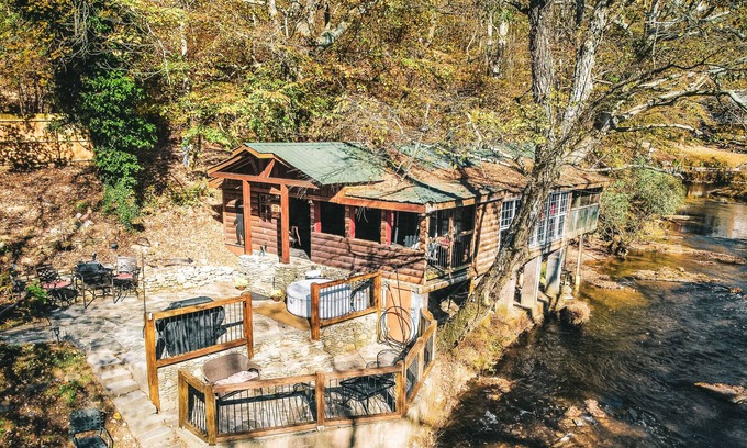 Ellijay Cabin | Rustic Riverside Haven on the Cartecay River