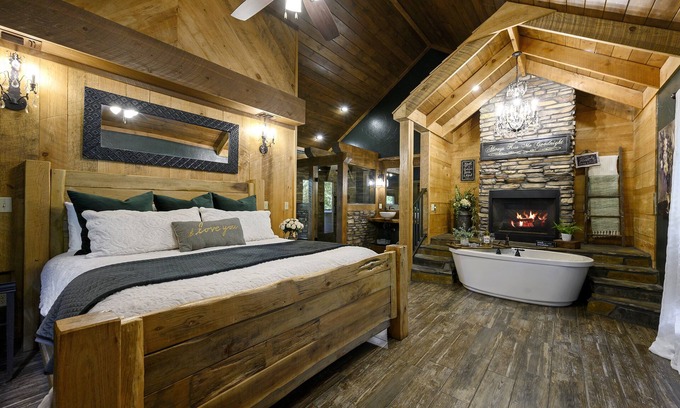 Broken Bow Cabin | Rustic Romance- Couple's Dream w/Jacuzzi Tub, Hot Tub, & Balcony Swing Bed