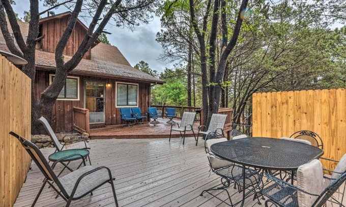 Ruidoso Downs House | Rustic Ruidoso Cabin with Large Deck and Grill!