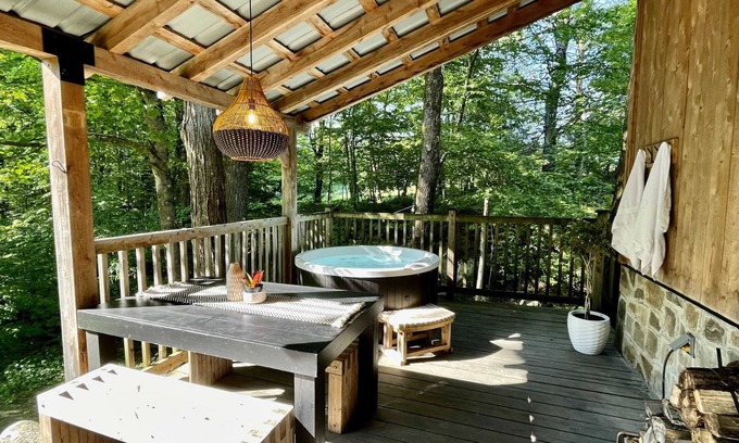 Lac-Brome Ski Chalet | Rustic Spa Cabin Near Bromont Adventures
