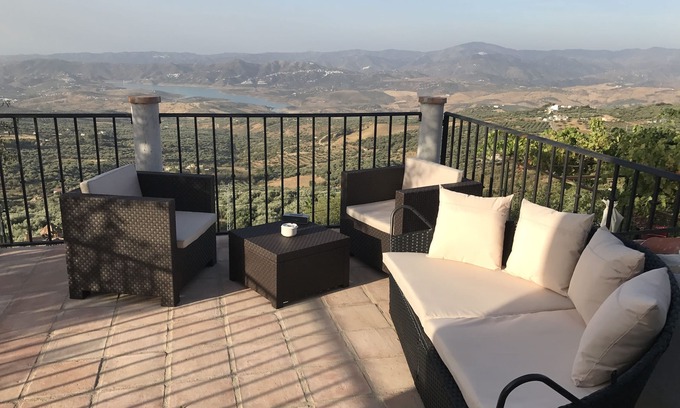 Periana House | Rustic Spanish villa with panoramic mountain views