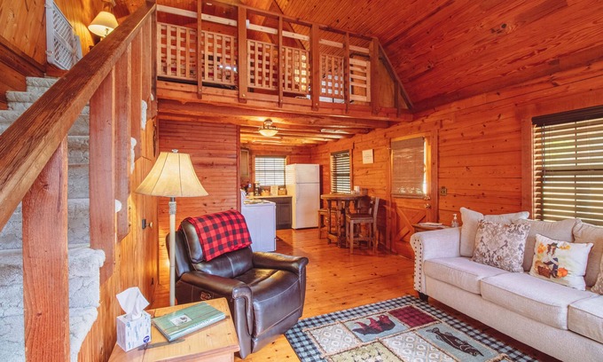 Harrison Cabin | Rustic Splendor in the Ozarks