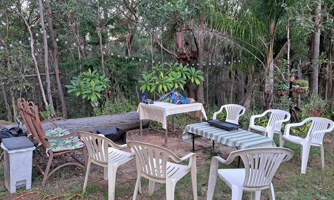 Mount Crosby House | Rustic Sunflower 2 : A Large Queensland Style homestay. Family&Pet Friendly!n