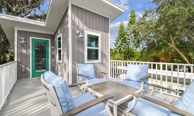 Dunedin House | Rustic Tiny Home on Pinellas Trail w/Heated Pool
