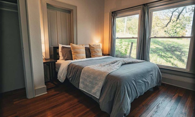 Catawba Cabin | Rustic Trailside Cabin: Near McAfee Knob, Roanoke