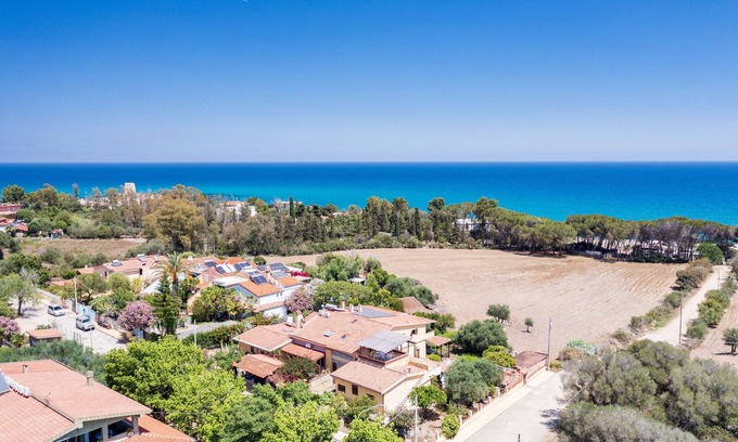 Torre di Bari House | Rustic Villa "Chicco" with Terrace & Sea View