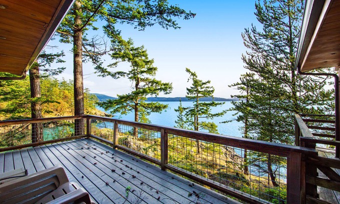 Eastsound House | Rustic waterfront cabin w/free WiFi, a full kitchen, & furnished decks