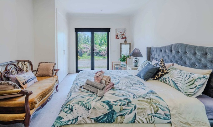 Labertouche House | Rustic Winery Villa | King Bed Room1 with En-Suite