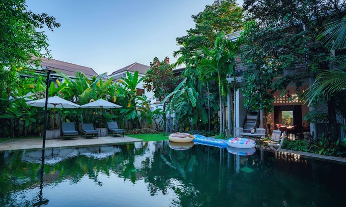 Downtown Siem Reap Villa | Rustic wooden home 1960s style with privet pool