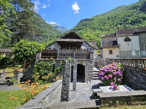 Coglio House | Rustico La Rocca by Fewotessin
