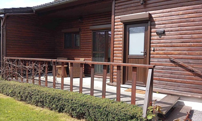 Longueville Ski Chalet | Rustig Gelegen Chalet met Tuin en Zonnig Terras in Durbuy