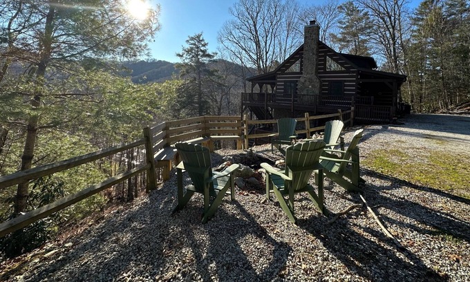 Banner Elk Cabin | Rustlers Ridge - close to Banner Elk, skiing, hot tub, pool table, fire pit