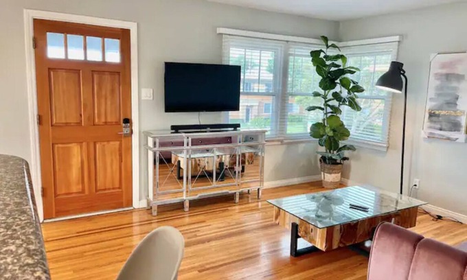 Coastal San Pedro Apartment | RustlingLeaves.Kg&Qn.2ndFlrGarageLaundry