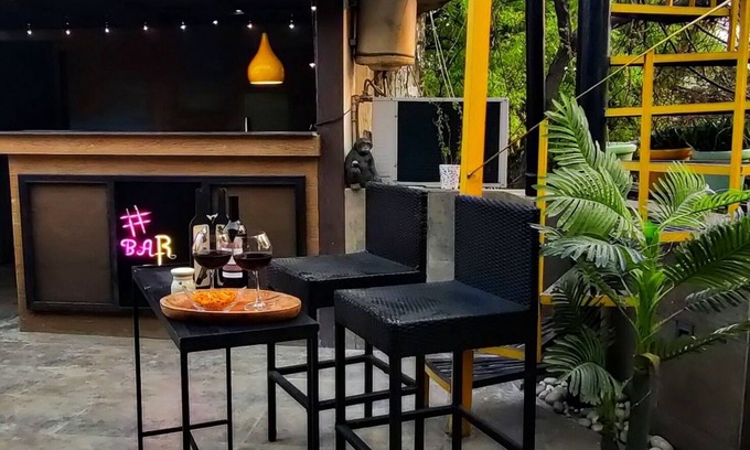 Hauz Khas Apartment | Rusty Roads, South Delhi, New Delhi, Terrace with Jacuzzi for Nature lovers