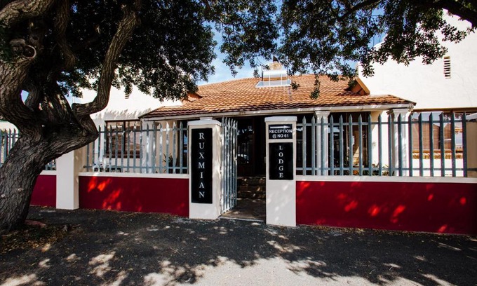Strand House | Ruxmian Lodge