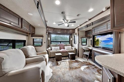 River Ranch House | Rv King Ranch Retreat