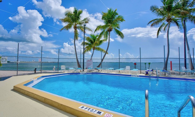Cudjoe Key RV Rental | RV Lot 473 Venture Out, Lot dimensions 52 x 36 x 45 x 57