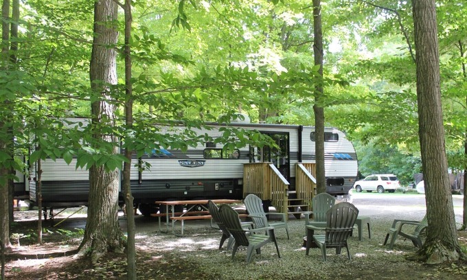 Empire RV Rental | RV Rental #14 Sleeps 6 people