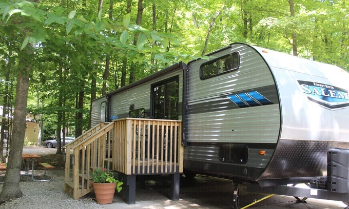 Empire RV Rental | RV Rental #15 Sleeps 6 people