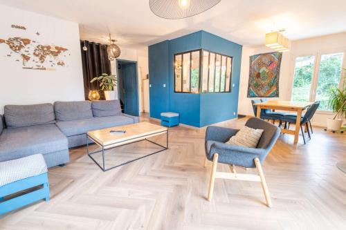 Cormery House | Séjour haut en couleurs