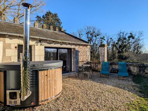 Saint-Cyran-du-Jambot House | Séjour Historique au Domaine de Migny : Gîte avec Bain Nordique et Piscine - FR-1-591-731