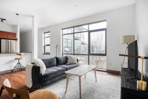Cascade Apartment | S Lake Union 2BR w Gym WD nr Space Needle SEA-192