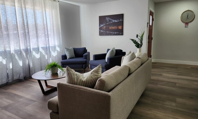 Las Vegas House | S-Stylish 4BR Oasis Luxe Backyard BBQ