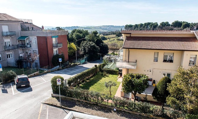 Sirolo Apartment | S69 - Sirolo, quadrilocale in centro con terrazzo e garage
