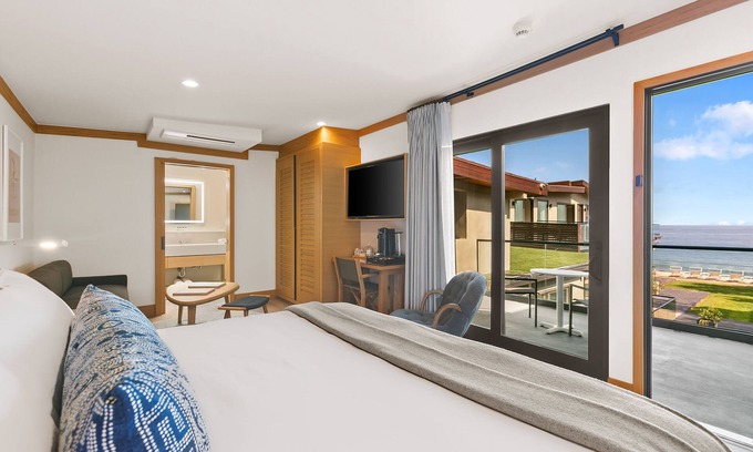Eastern Malibu Apartment | SA Beach Suites #8 - Luxury Suite with Amazing Ocean Views for 4