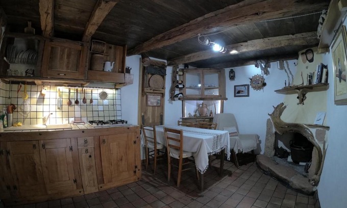 Urzulei House | Sa domu 'eccia