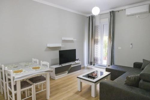 Mbrostar-Urë Apartment | SAB 1 Cozy Modern Apartment Fier