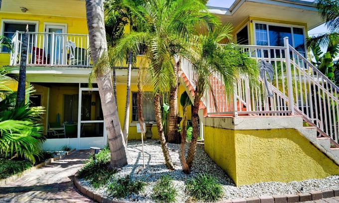 Clearwater Beach Cottage | Sabal Palm Unit 1 1 Beach Getaway