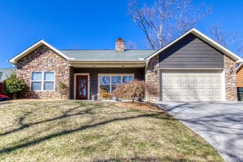 Sevierville House | Saddleback Retreat Cozy 4br W Screened Porch