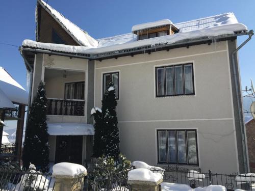 Yaremche House | Sadyba Girske Povitria