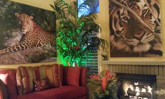 Greenacres Condo | Safari Condo Pool/Jacuzzi/Shopping & Restaurants Across The Street