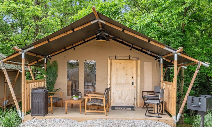 Williamstown RV Rental | Safari Tent G at Eden Reserve - Near Ark