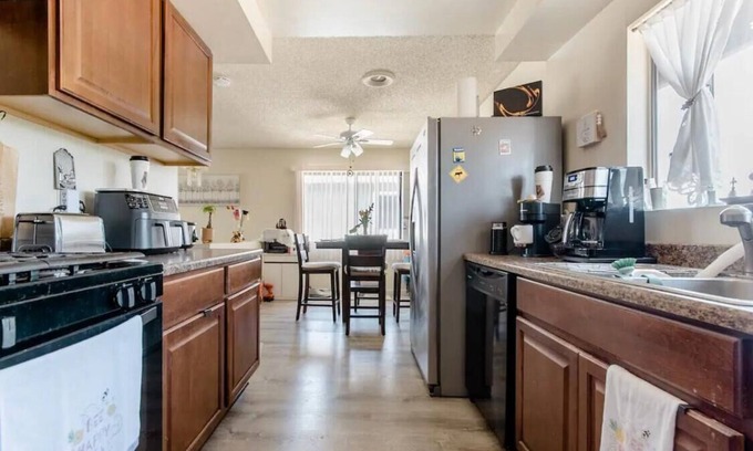 Fullerton Apartment | Safe and affordable . Lovely room Apartment -rooms category, Fullerton