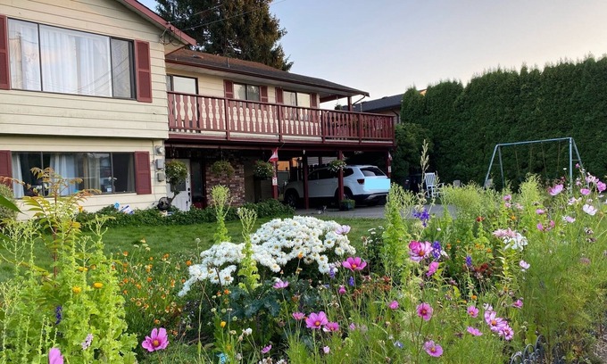 Aldergrove House | Safe clean quiet room, keyless private entry, close to Abbotsford airport & town