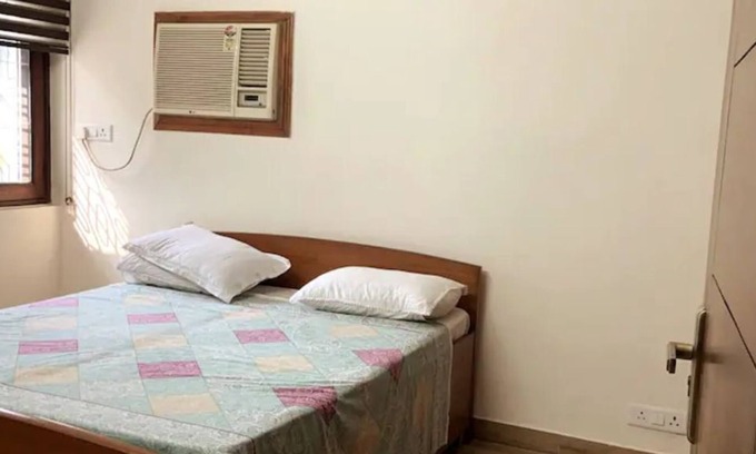 Mayur Vihar Phase 1 Apartment | Safe home stay near central Delhi and south Delhi