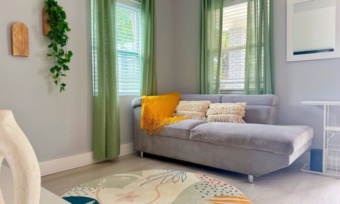 Edgewood Apartment | Safe, private & peaceful 10 mins from FLL beach, cozy 1bd cottage.